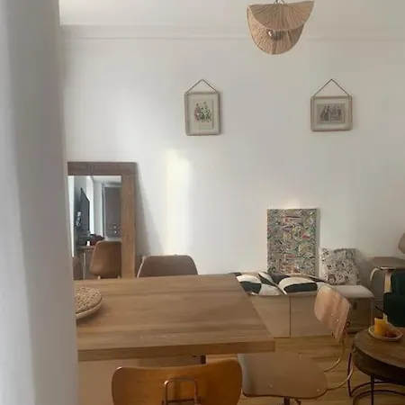 Entier - Buttes Chaumont Apartment Paris