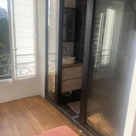 Entier - Buttes Chaumont Apartment